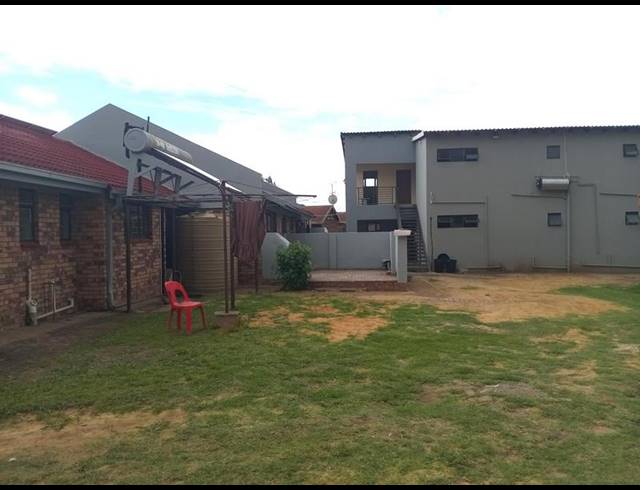 36 BEDROOM HOUSE FOR SALE IN BEDWORTH PARK